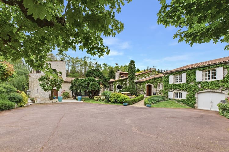À VENDRE DEMEURE DE CHARME - 415 M² AU COEUR D'UN PARC ARBORÉ DE 2,6 HECTARES
