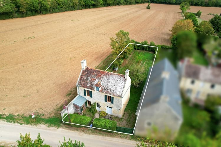 MAISON EN PIERRES A RENOVER, PROCHE DE POTIGNY