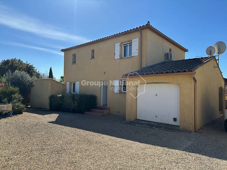 Villa 4 chambres avec terrasse et piscine sur 704m2 de terrain arboré