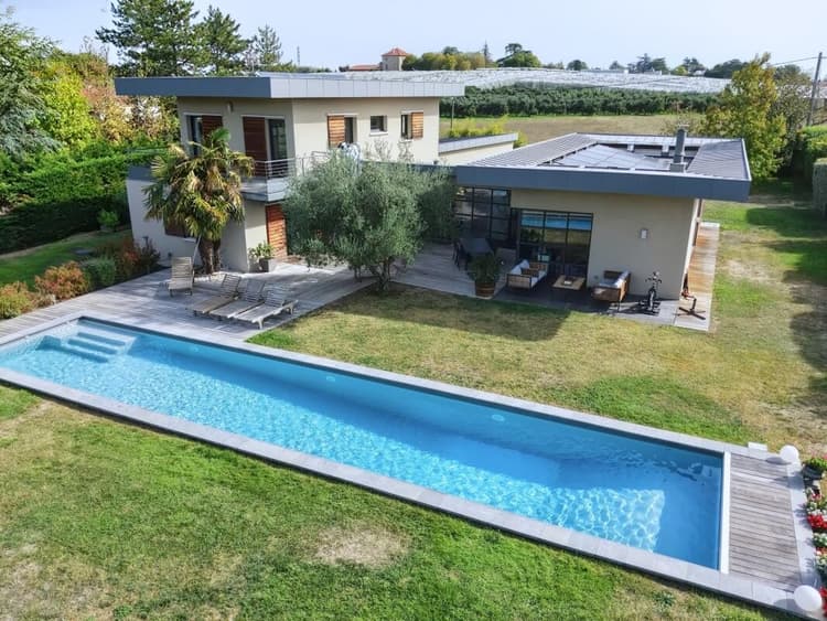 Maison - T8 - 221 m² avec piscine et terrain paysagé – Hauteurs de Saint-Genis-Laval