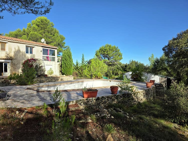 Maison de campagne avec vue dégagée et bel environnement ? Terrain de…