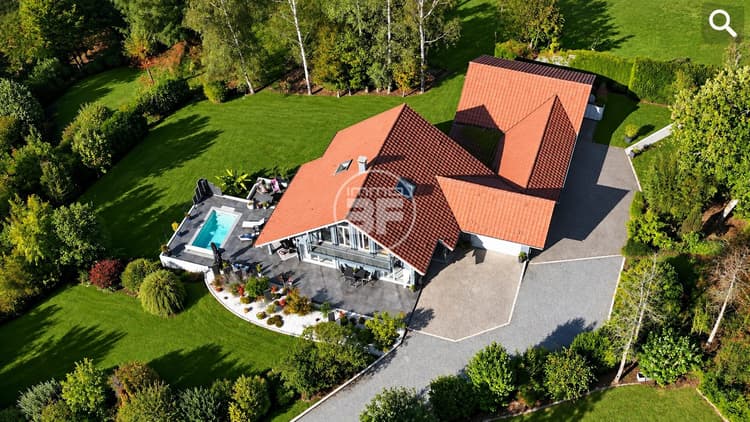 Chalet contemporain de 160m2 sur 156 ares de terrain avec instal