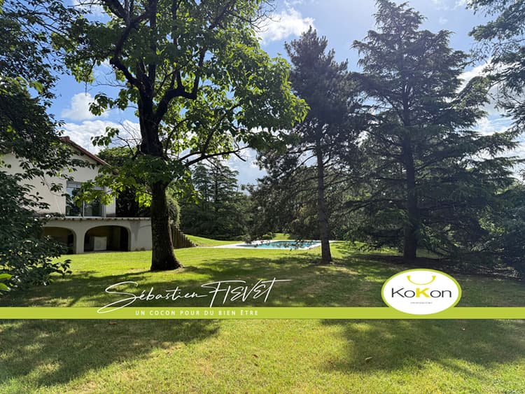 Maison d'architecte de 255 m2 utile + 94m2 sur 5377 m2