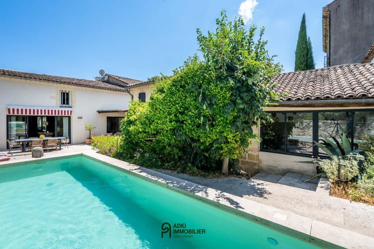 Propriété d'exception au cœur d'Uzès avec jardin, piscine et maison d'amis