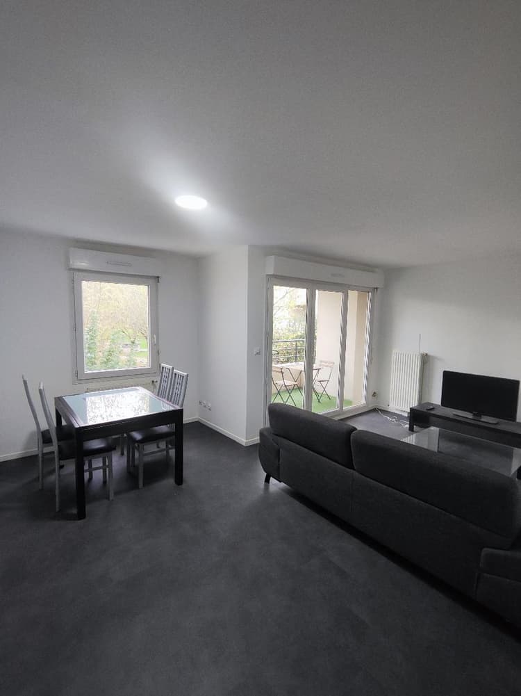 Appartement T3 Meublé De 71m² -Rue Henri Bastian Villefranche Sur Saône -11minutes à pieds de la gare de Villefranche Sur Saône