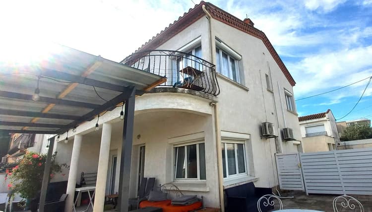 IMMEUBLE BORD DE MER