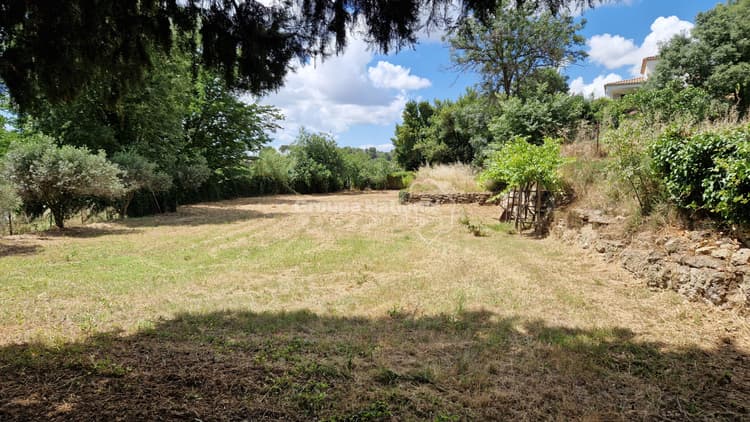 TERRAIN CONSTRUCTIBLE 743M² dans quartier résidentiel