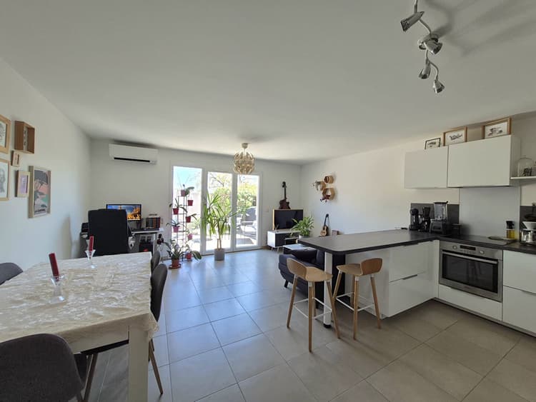 A VENDRE UN APPARTEMENT T3 RDC A LA COURONNE PROCHE CENTRE
