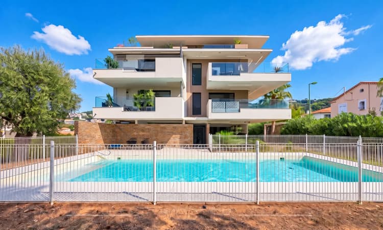 - Coup de Coeur - Magnifique appartement 3 pièces avec Piscine - Cannet Mairie