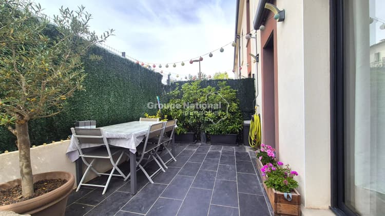JONQUERETTES - VILLA NEUVE 3 CHAMBRES AVEC JARDIN — Villa récente
