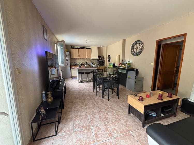 A VENDRE - TYPE 3 AVEC JARDIN ET 2 PARKINGS PRIVES- CHÂTEAUNEUF