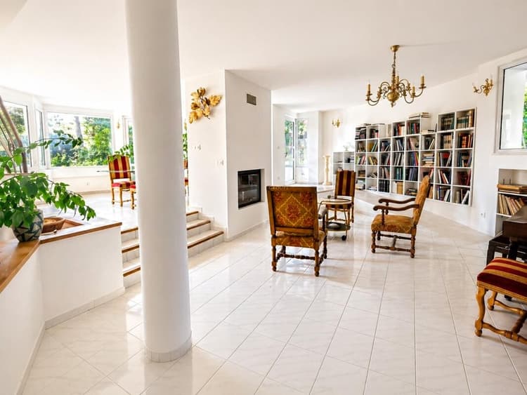 Maison 8 P de 220 m2 avec terrasse et jardin arboré de 1195