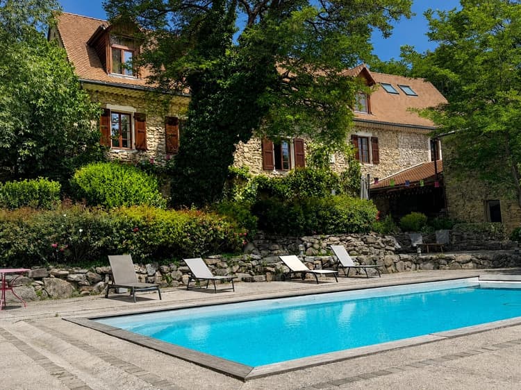 Bastide en pierre d'exception