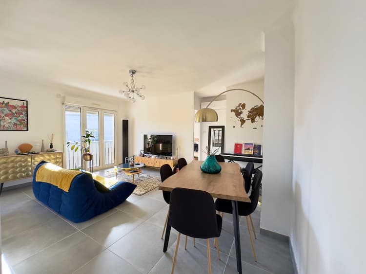 À VENDRE T3 72 M2 AVEC CAVE ET PARKING DANS LE CENTRE DE LA COURONNE