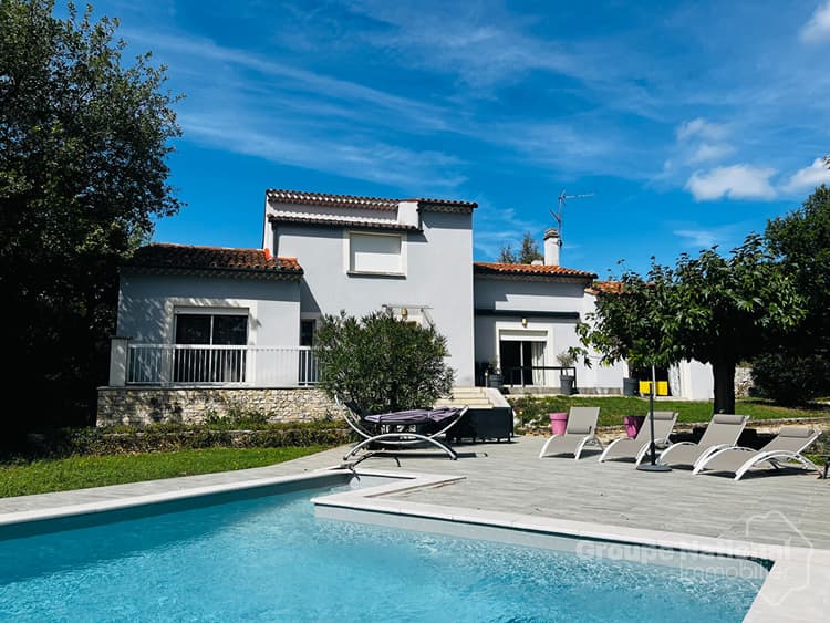 Maison 182 m2 - 4 chambres sur 3500m2 de terrain avec piscine