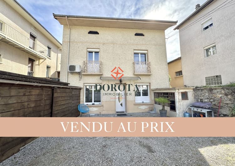 Maison familiale rénovée avec cour fermée