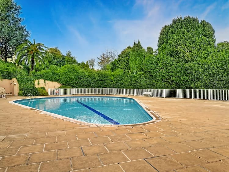 Rare à Antibes : Duplex avec jardin privé proche commodités