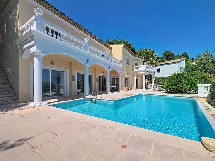 MAGNIFIQUE VILLA DE CARACTERE SUR LES HAUTEURS DE MANDELIEU - V