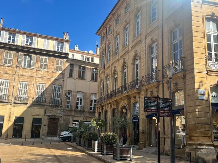 A LOUER - BOX PROXIMITE COURS MIRABEAU
