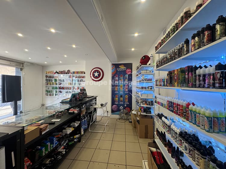 À VENDRE Fonds de commerce-MAGASIN DE CIGARETTES ÉLECTRONIQUES Le Grau Du Roi 30 m2