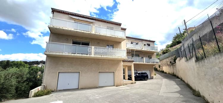 MARSEILLE 15ème, bel appartement de type 4 de 87 m² avec balcon de 13m² et garage de 45m².3