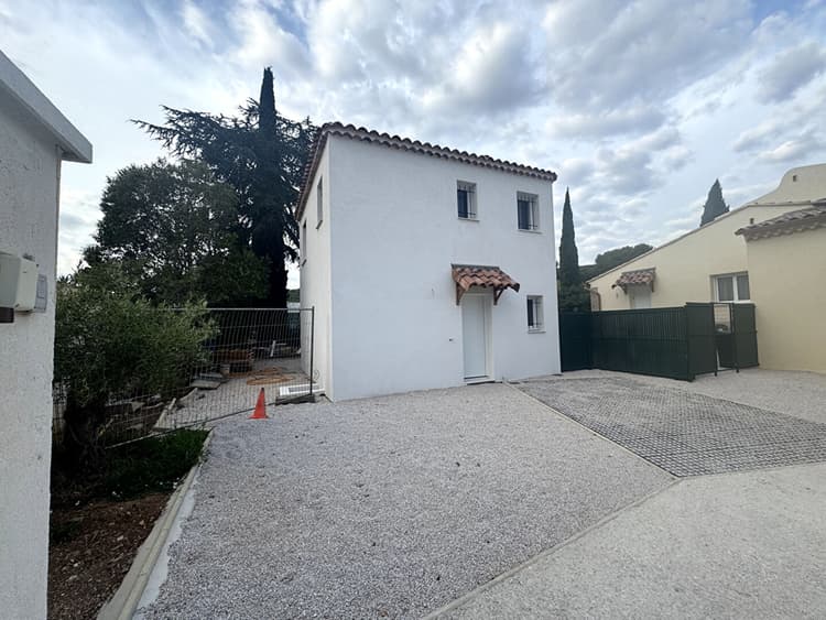 A LOUER Maison neuve EN DUPLEX- 57.51m²- 2 places de parking privatives - 1 jardin à Châteauneuf-les-Martigues