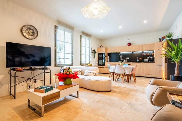 Élégant duplex dans résidence sécurisée avec piscine au cœur d’Uzès