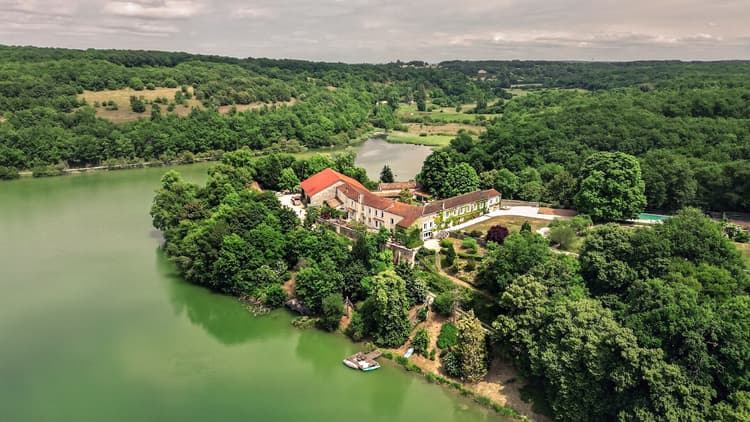 A VENDRE DEMEURE DE PRESTIGE - 20 PIÈCES - 980 M2