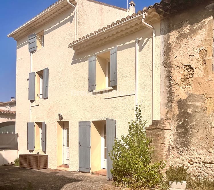 Maison 3 chambres avec cour et dépendances