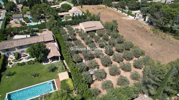 EXCLUSIVITÉ. 165 m2 habitables (combles à aménager compris) permettant la création de deux chambres et deux salle d'eau