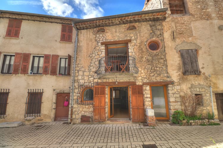 Charmante maison de village de 147 m² à Coursegoules