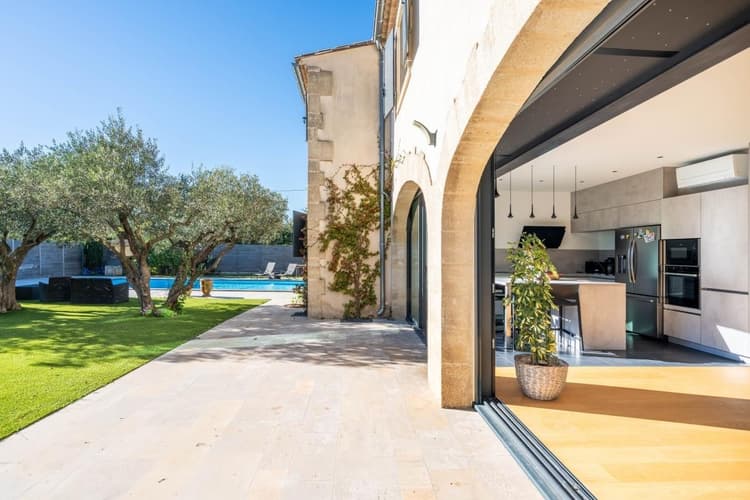 Bastide contemporaine rénovée avec piscine à 5 minutes d’Uzès