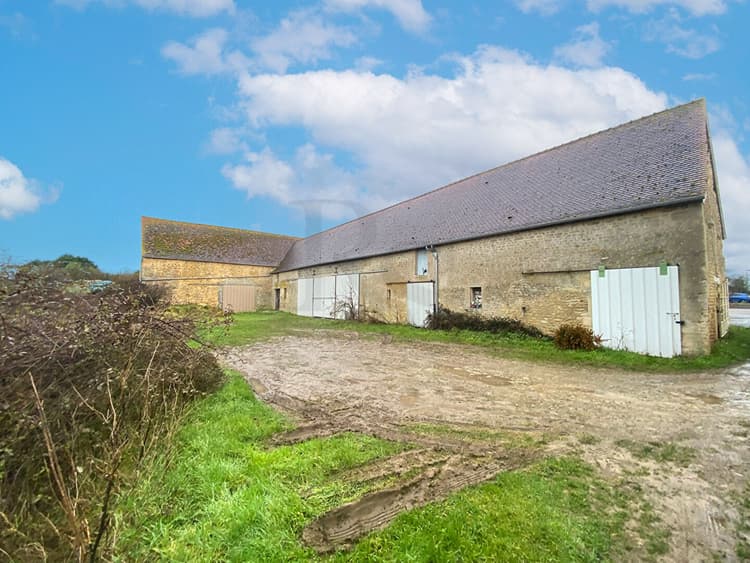 Grange à rénover à vendre à ALMENECHES