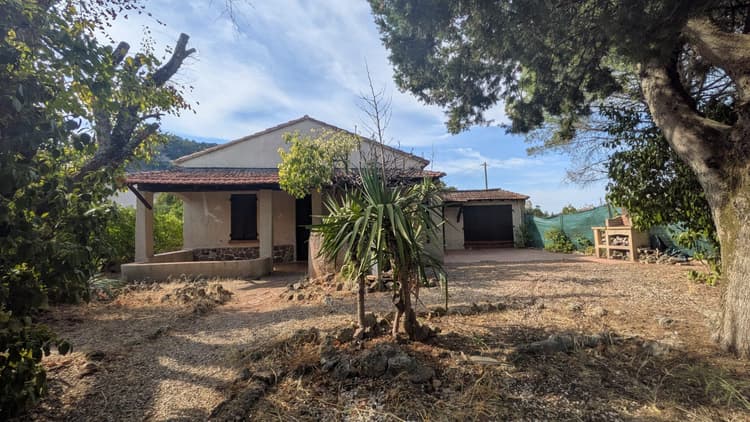 À VENDRE BASTIDON AVEC PISCINE ET GARAGE À GONFARON