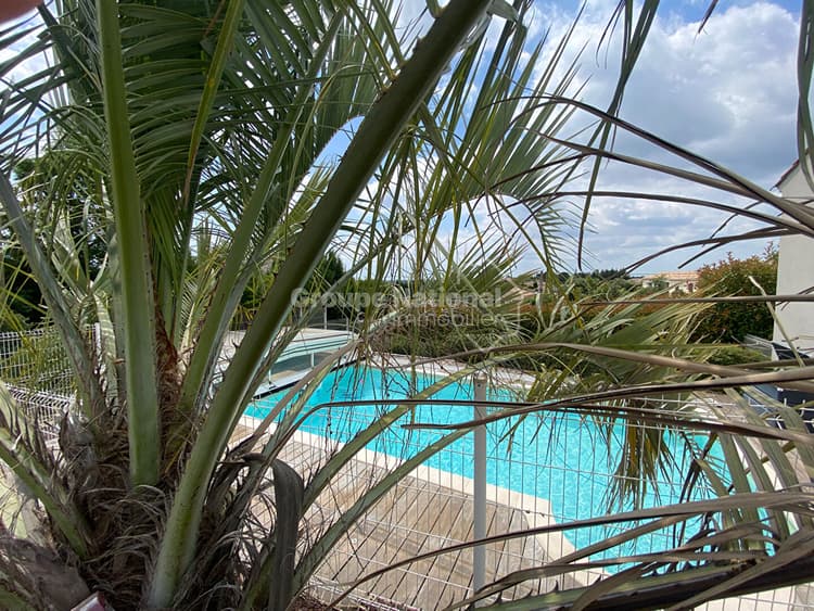 EXCLUSIVITE MONTFRIN Villa récente avec piscine