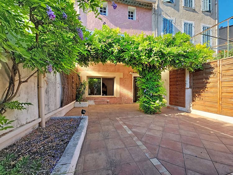Maison de village authentique de 150 m² à Six-Fours-les-Plages