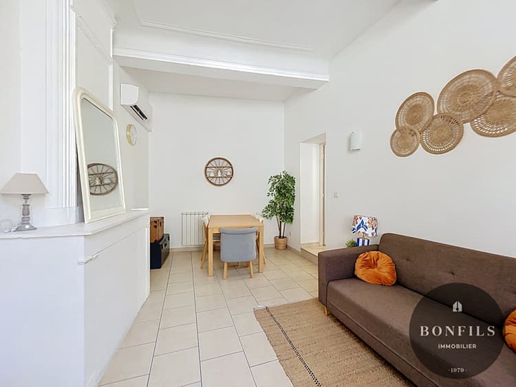 A LOUER AVIGNON INTRAMUROS (84000) : charmant T2 meublé - rue des fourbisseurs !