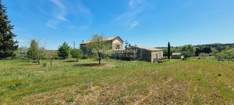 Mas + gîte terrain 13489m²