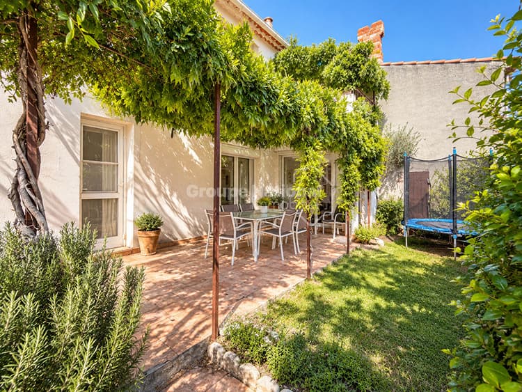 LE ROVE : Maison de type 5 de 100 m2 environ avec petit jardin