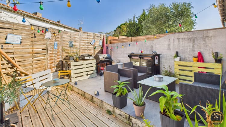 IMMEUBLE DE 3 GRANDS APPARTEMENTS SANS COPROPRIETE - TRÈBES