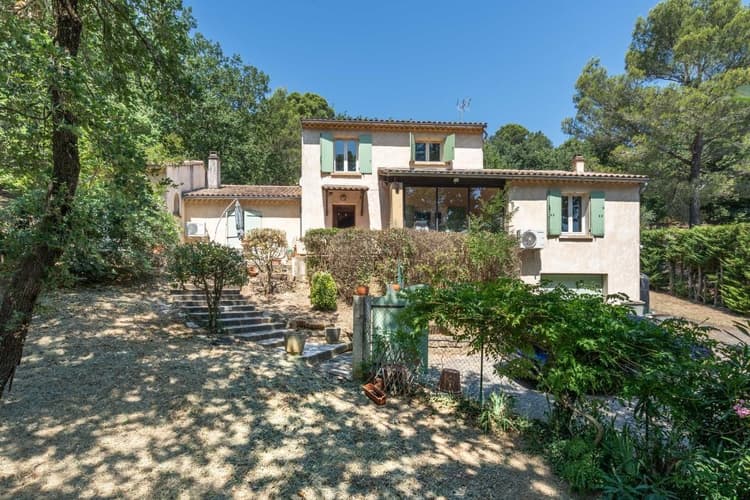 Maison familiale de caractère avec jardin de plus de 4000 m² dans un environnement privilégié