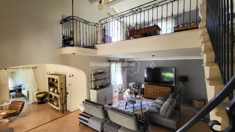 LORIOL-DU-COMTAT - SPLENDIDE VILLA SUR 4781M² DE TERRAIN