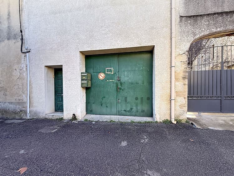 Barbentane : plein centre, local de stockage