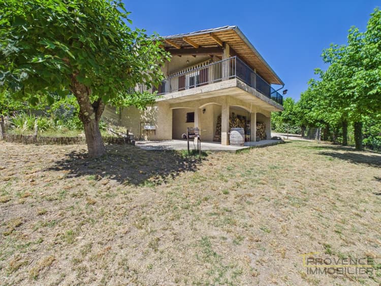 Maison avec 3 chambres - Dépendances - Grand terrain à vendr