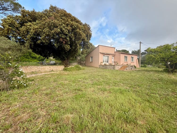 Maison T4 sur un joli terrain avec double garage