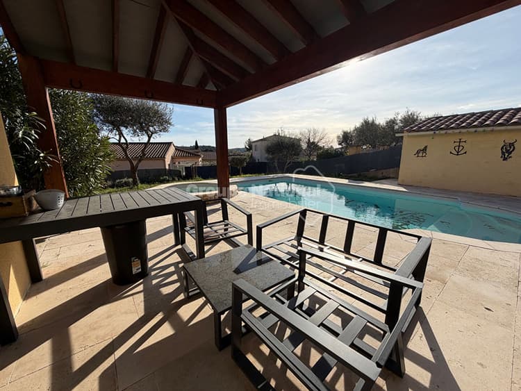 Caveirac Villa 3 chambres sur 460m2 avec garage, terrasse et piscine
