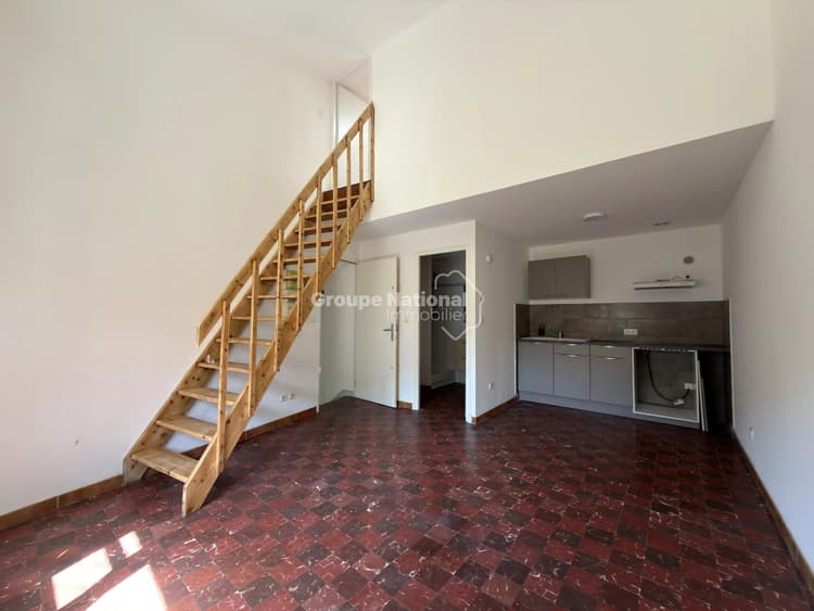 BARBENTANE - APPARTEMENT T2 - — Magnifique T2 spacieux refait avec goût et charme