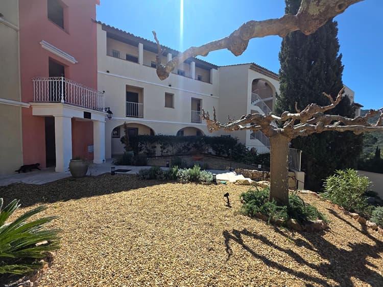 OPPORTUNITE- Studio avec terrasse parking et vue dégagée- Gold de ROQUEBRUNE