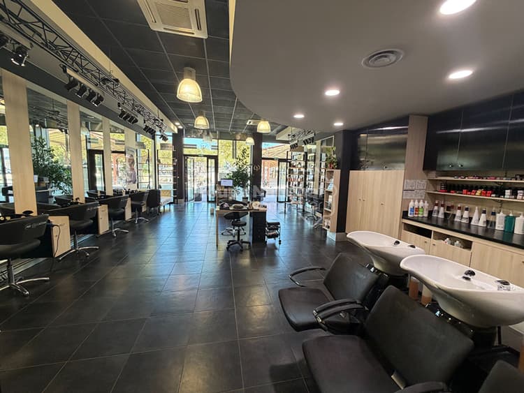 BAIL COMMERCIAL A VENDRE- PLACE MORGAN- 85 m² ENVIRONS- EMPLACEMENT RECHERCHE- SALON DE PROVENCE