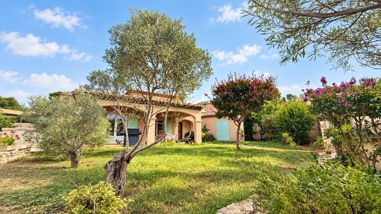 Maison familiale 151 m2 Terrain arboré de 945 m2 Grande